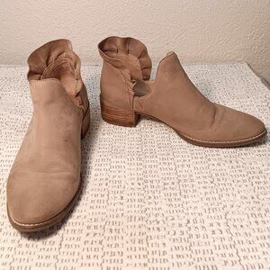 Seychelles women's 'Renowned' leather ruffle cutout ankle booties sz 8